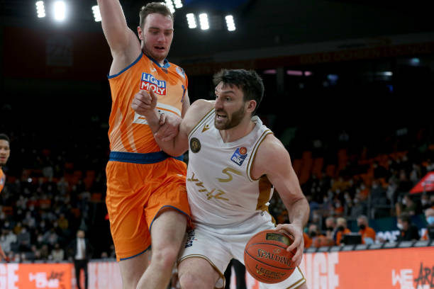 风口浪尖 风口浪尖